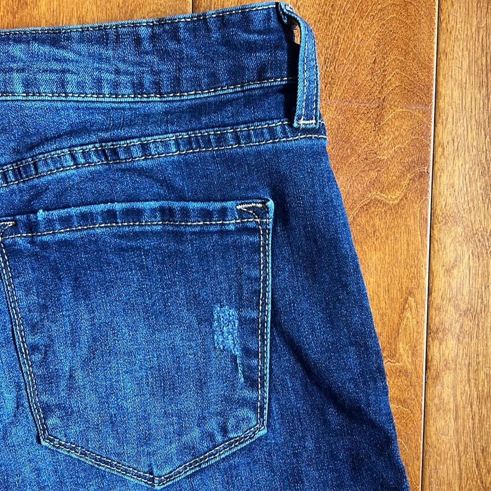 KanCan Dark Wash Frayed Cuff Denim Shorts 11 / 29 Distressed Mid Rise Casual - Picture 7 of 12